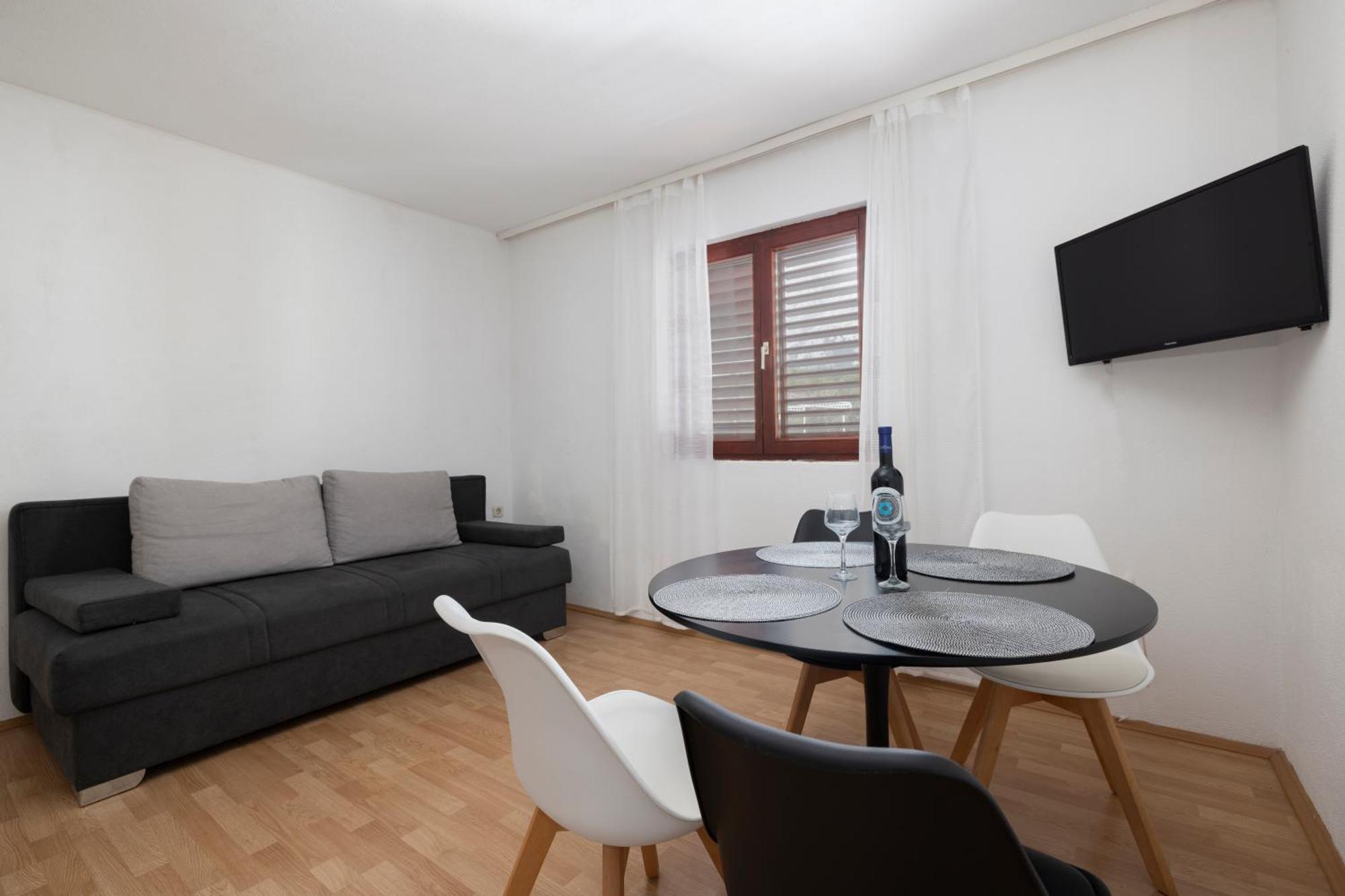 פרומאינה Apartments Family Roso מראה חיצוני תמונה