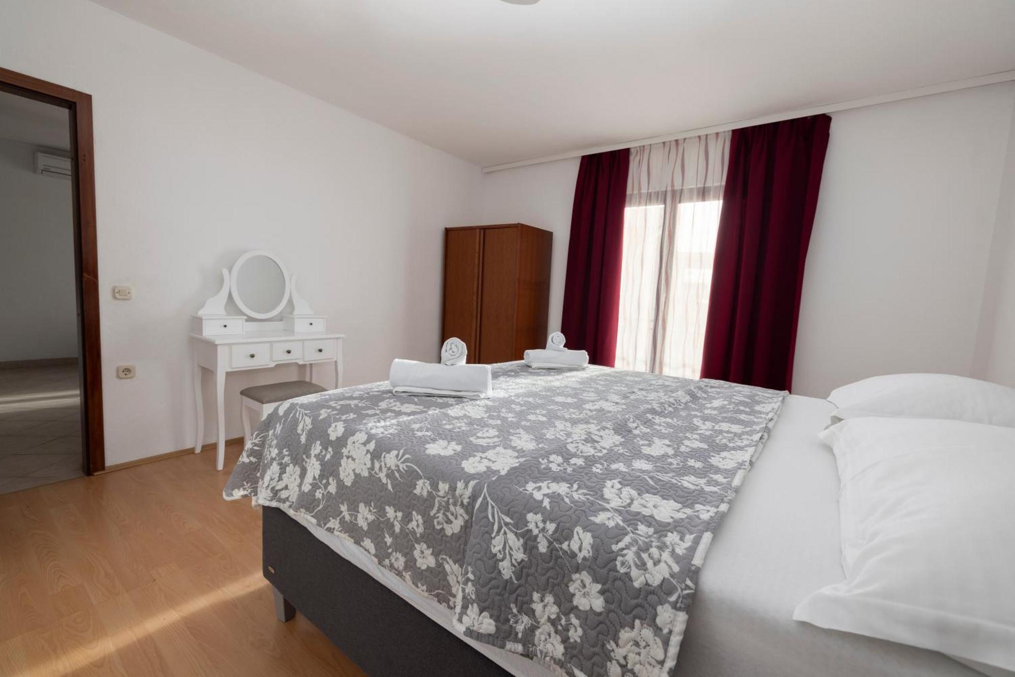 פרומאינה Apartments Family Roso מראה חיצוני תמונה