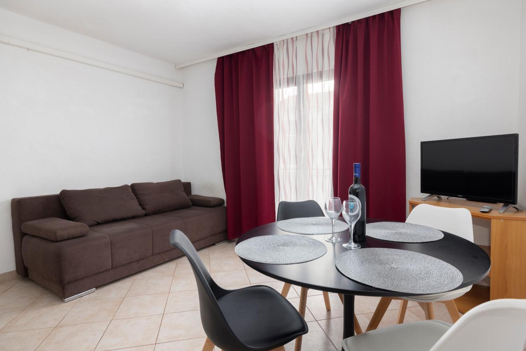 פרומאינה Apartments Family Roso מראה חיצוני תמונה