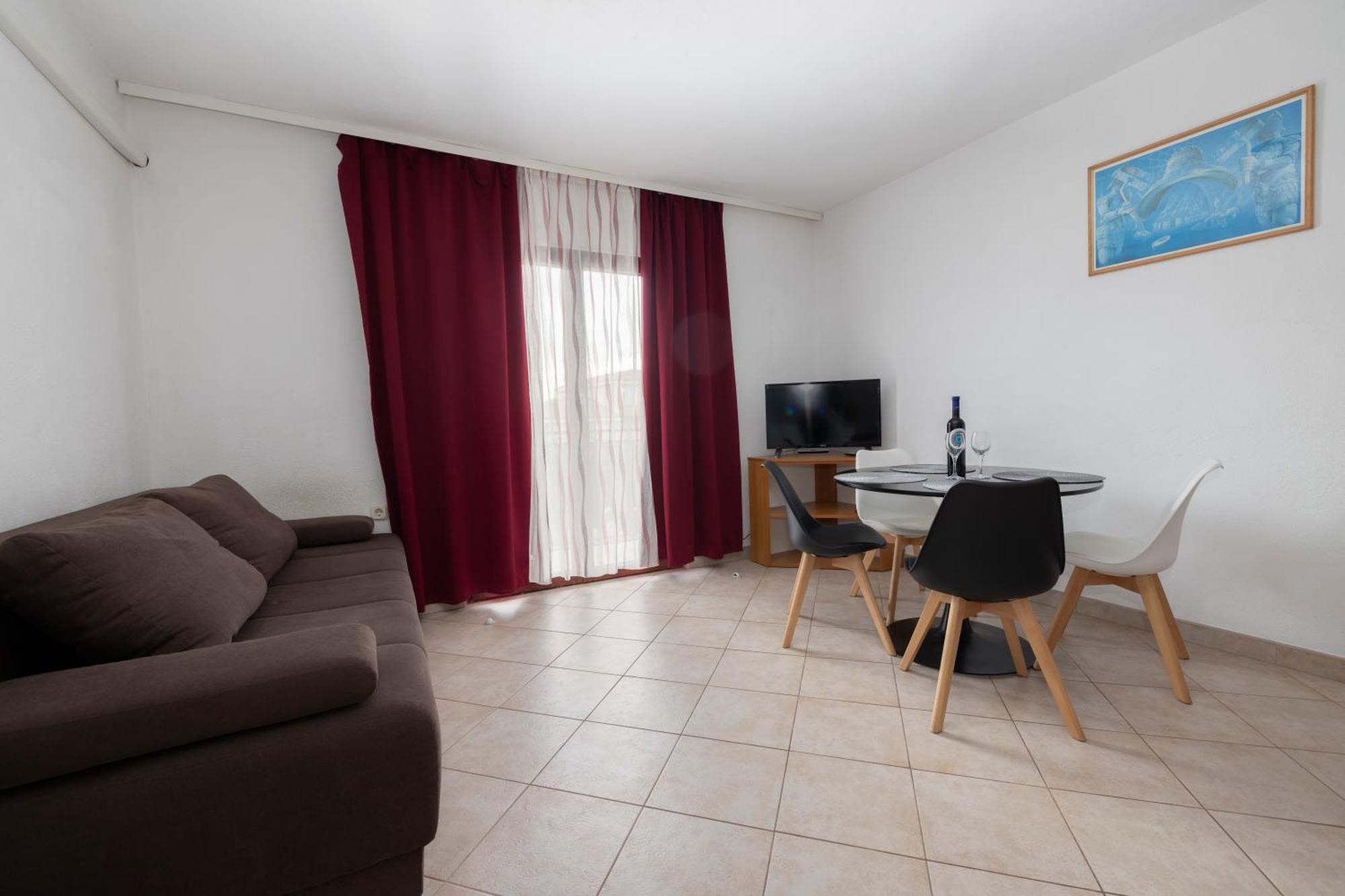 פרומאינה Apartments Family Roso מראה חיצוני תמונה