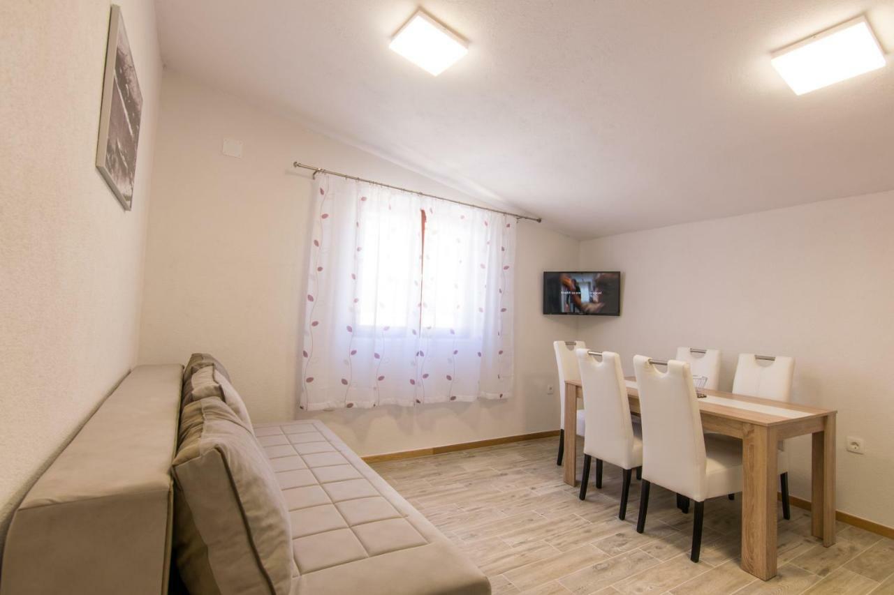 פרומאינה Apartments Family Roso מראה חיצוני תמונה