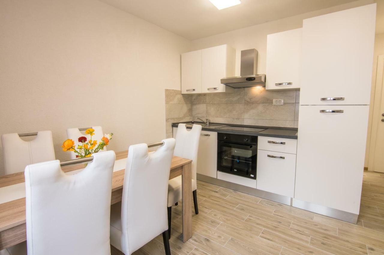 פרומאינה Apartments Family Roso מראה חיצוני תמונה