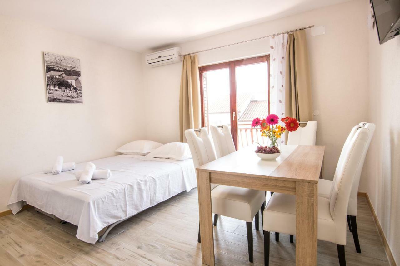 פרומאינה Apartments Family Roso מראה חיצוני תמונה