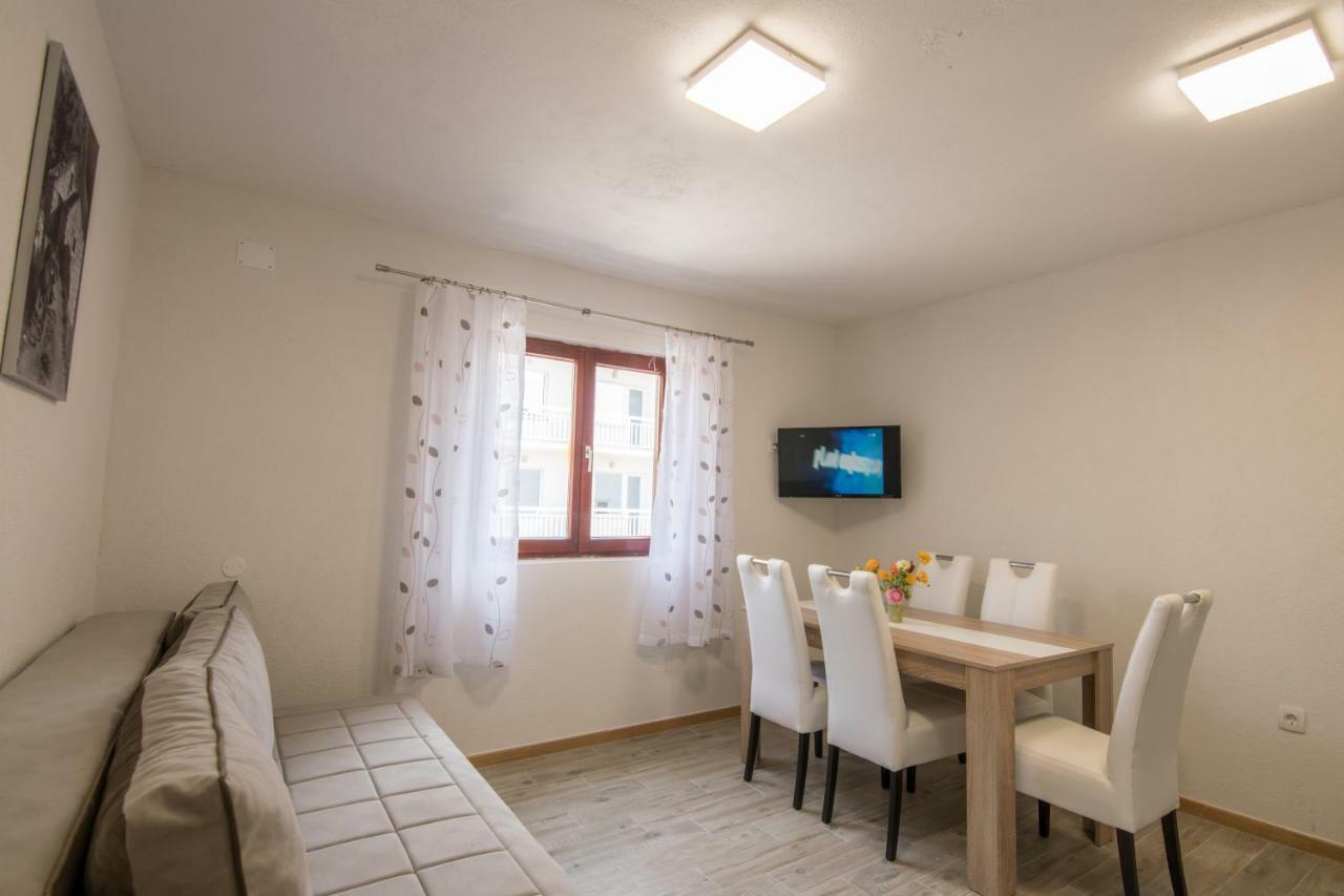 פרומאינה Apartments Family Roso מראה חיצוני תמונה
