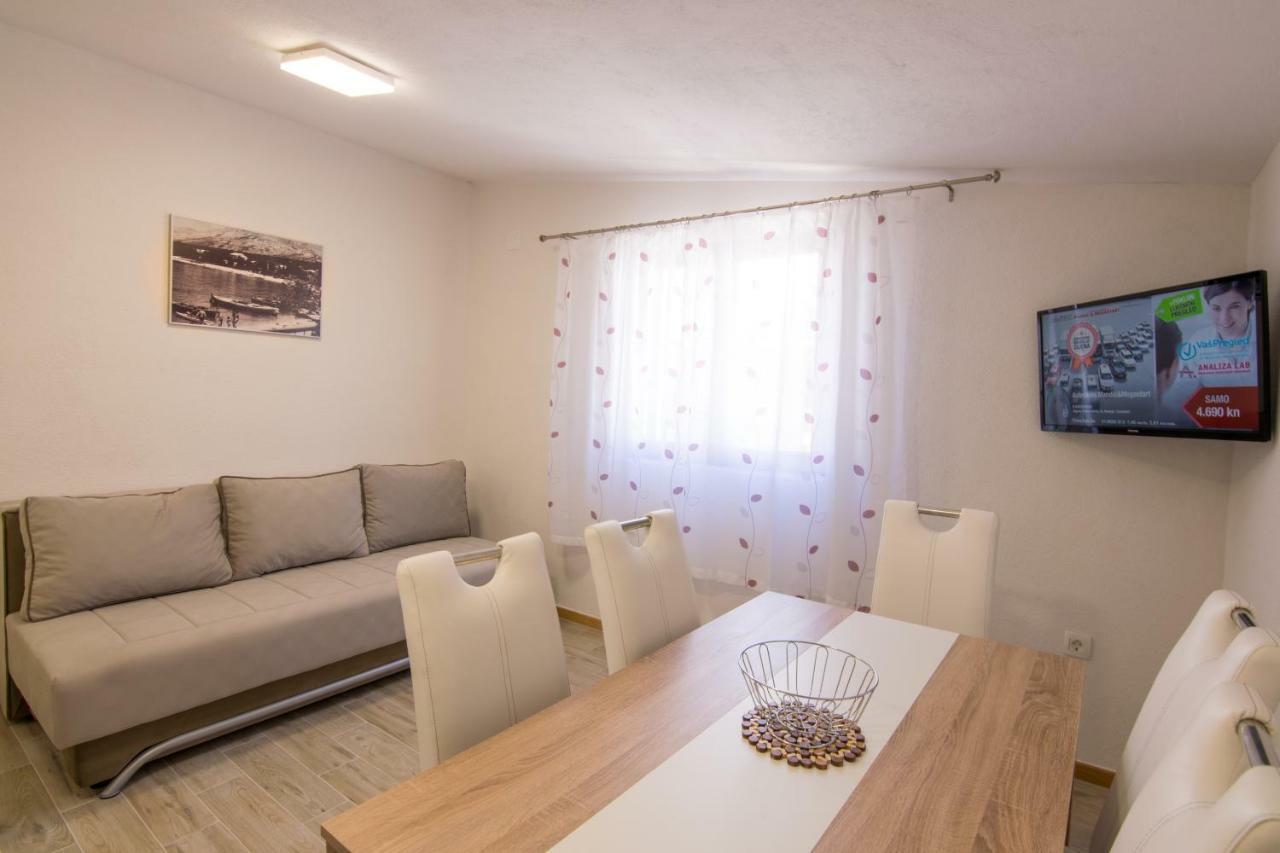 פרומאינה Apartments Family Roso מראה חיצוני תמונה