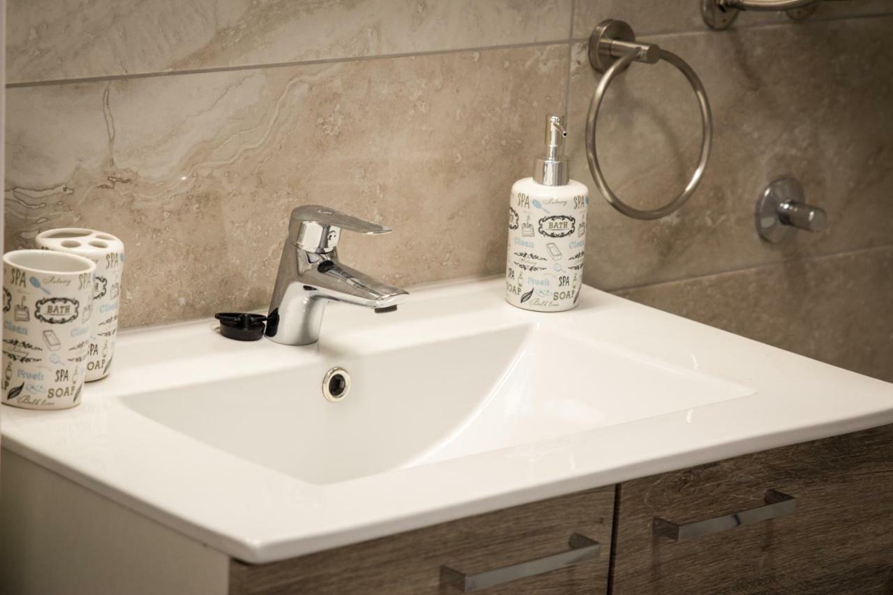 פרומאינה Apartments Family Roso מראה חיצוני תמונה